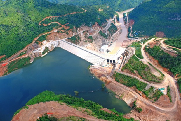 Xayaburi Dam Begins Sending Power to Thailand