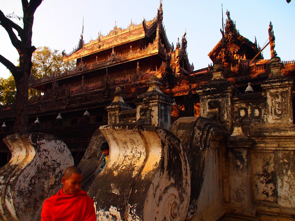 Shwenandaw_Kyaung,_Mandalay
