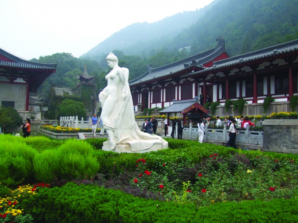 A sculpture of the Chinese beauty Yang Guifei.