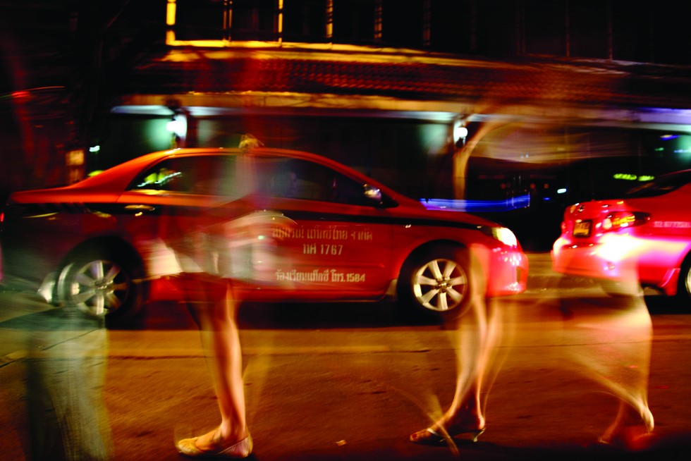 Foot traffic and hidden lanes around Sukhumvit Soi 11