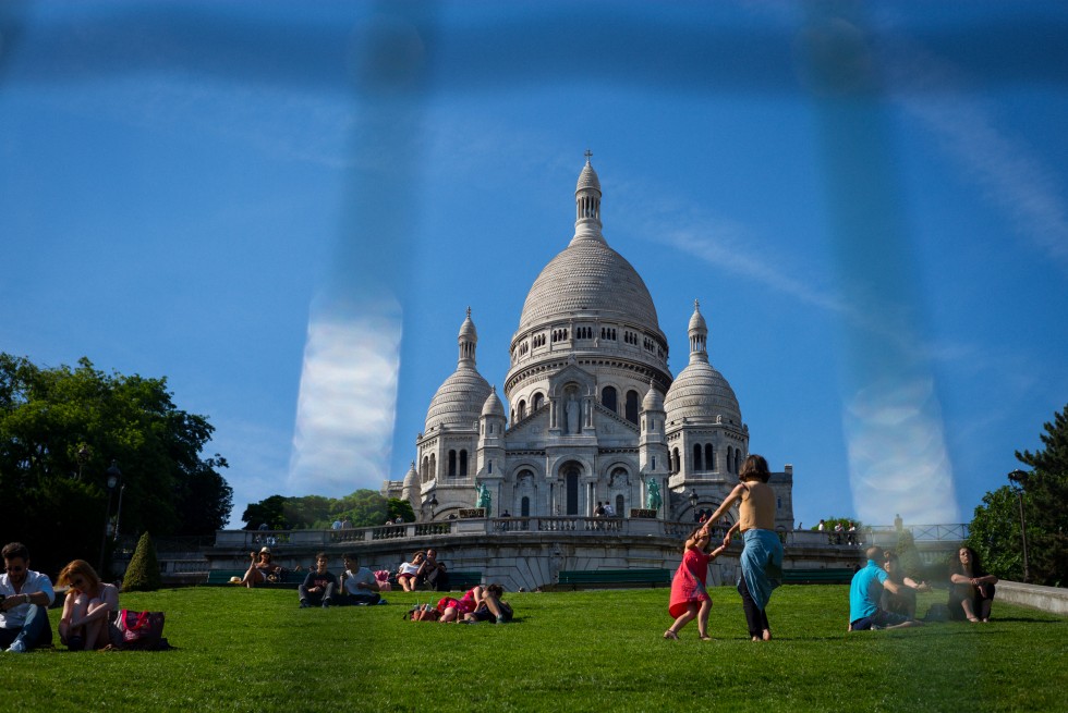 There is an abundance of outdoor activities in Paris, especially around tourist attractions and along the Seine