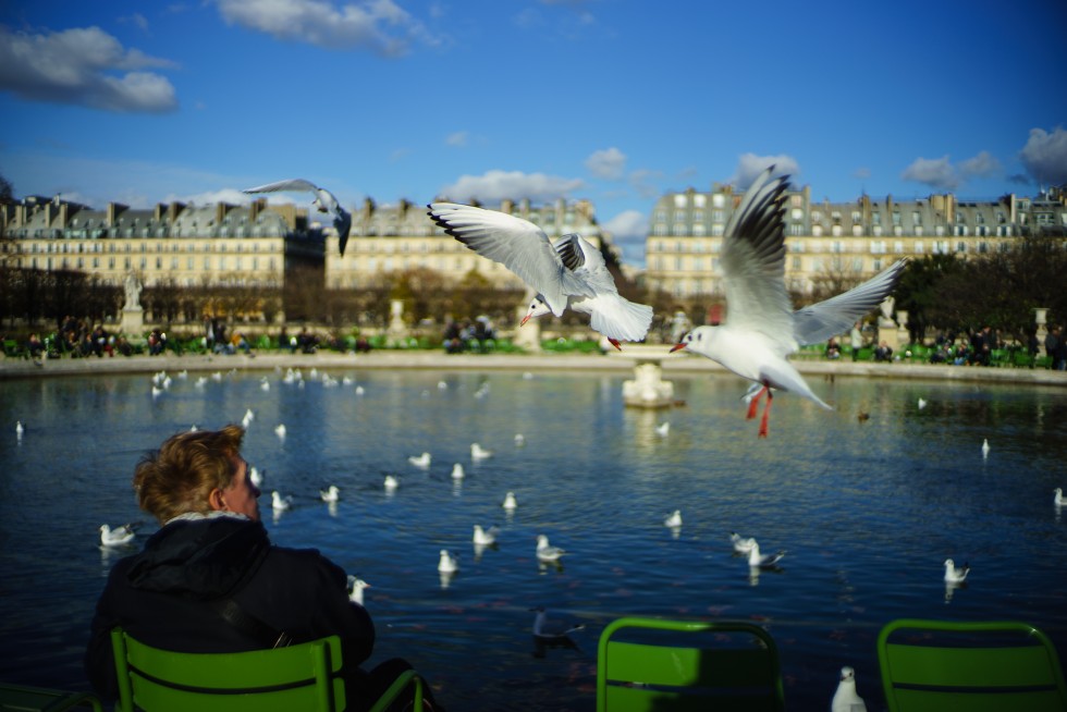 With its beautiful scenery, under blue sky, Paris offers a senes of freedom, a feeling that everything is possible.