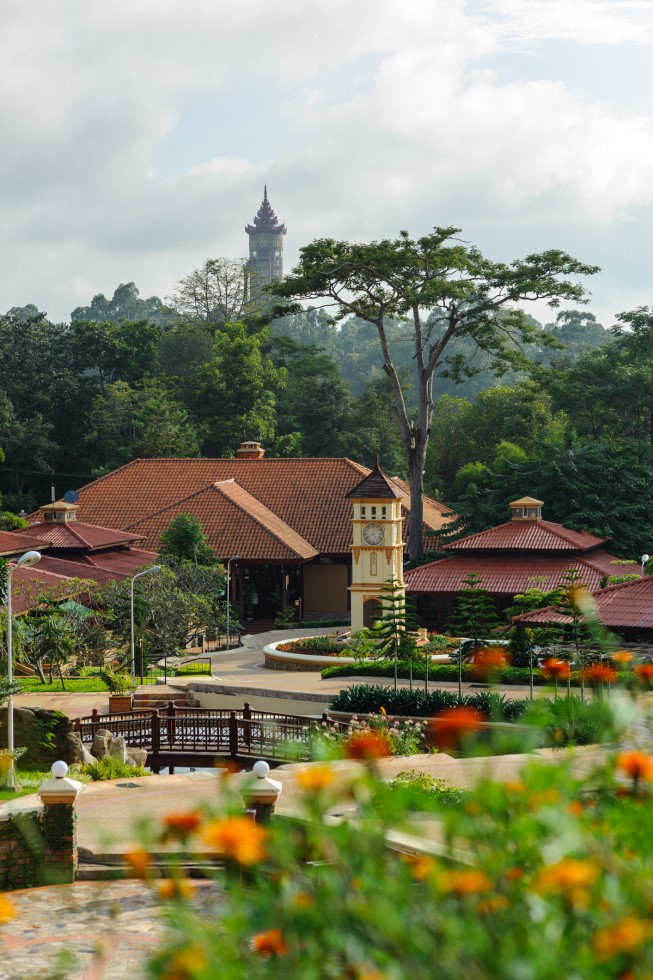 Pyin Oo Lwin is one of the most famous hill stations, situated on a plateau 1000m above sea level.