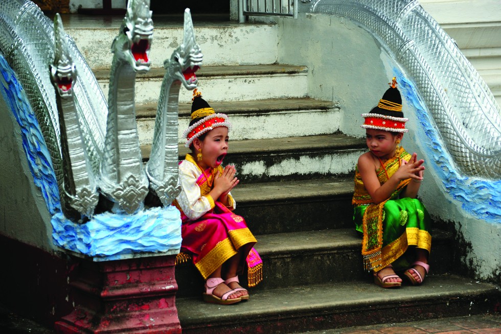 The first day of festivities, called Wan Sangkarn Luang, marks the “crossing over” from the old year to the new. Family members come together to engage in a big cleanse of their houses and surrounding areas and set off to markets to buy food and supplies, preparing for the family reunions and celebr