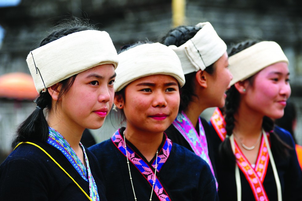 The first day of festivities, called Wan Sangkarn Luang, marks the “crossing over” from the old year to the new. Family members come together to engage in a big cleanse of their houses and surrounding areas and set off to markets to buy food and supplies, preparing for the family reunions and celebr