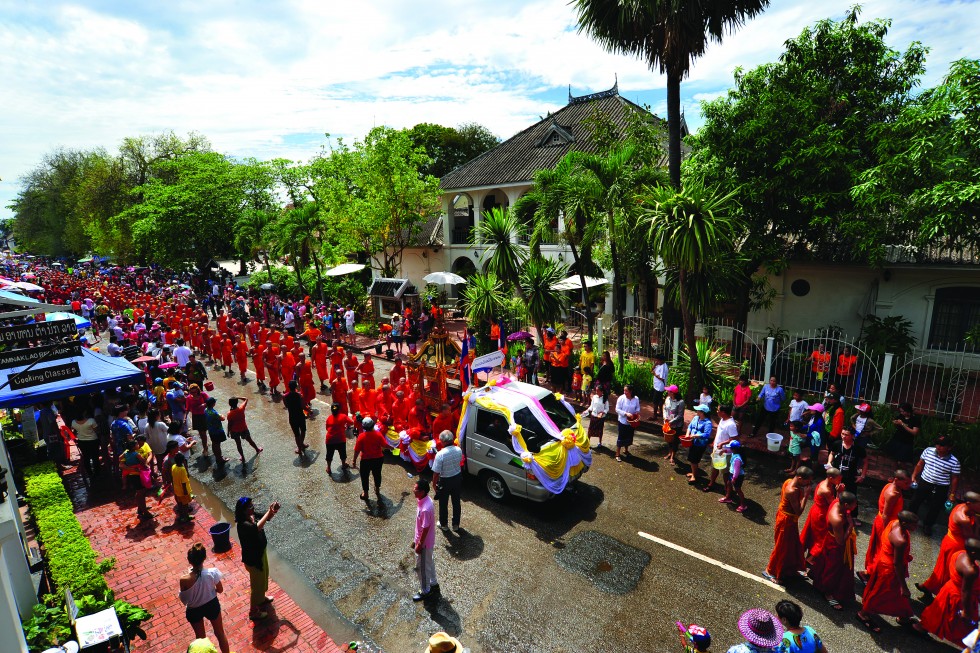 The following day, Wan Nao, signifies the metaphorical act of “moving forward”. Villagers flock the streets and form a celebratory parade to honour the gods and goddesses of prosperity and good fortune. The citizens play music and dance to please the higher spirits and ask for better yields from the