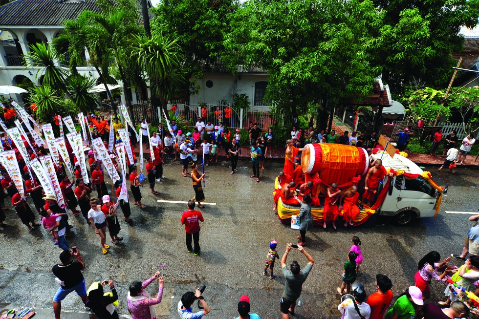 The third day, Wan Sangkarn Kuen, is New Year’s Day. Laotians rise early on this day, cook sticky rice and trek up Wat Phu Si, located on the hill in the middle of town, to give rice and other offerings to wandering spirits and Buddhist monks. More parades and processions follow in the afternoon, an