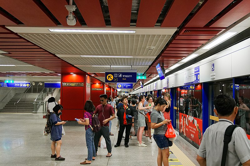 Wat Mangkon MRT Station: Making an Impression on Yaowarat