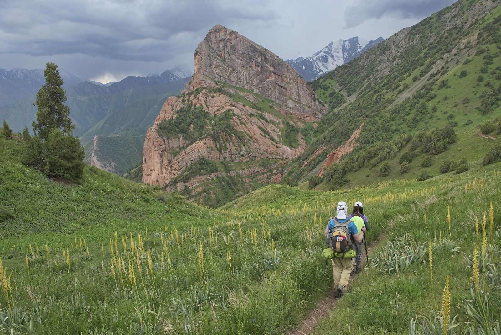 Kyrgyzstan: Swiss Mountain Paradise in Central Asia