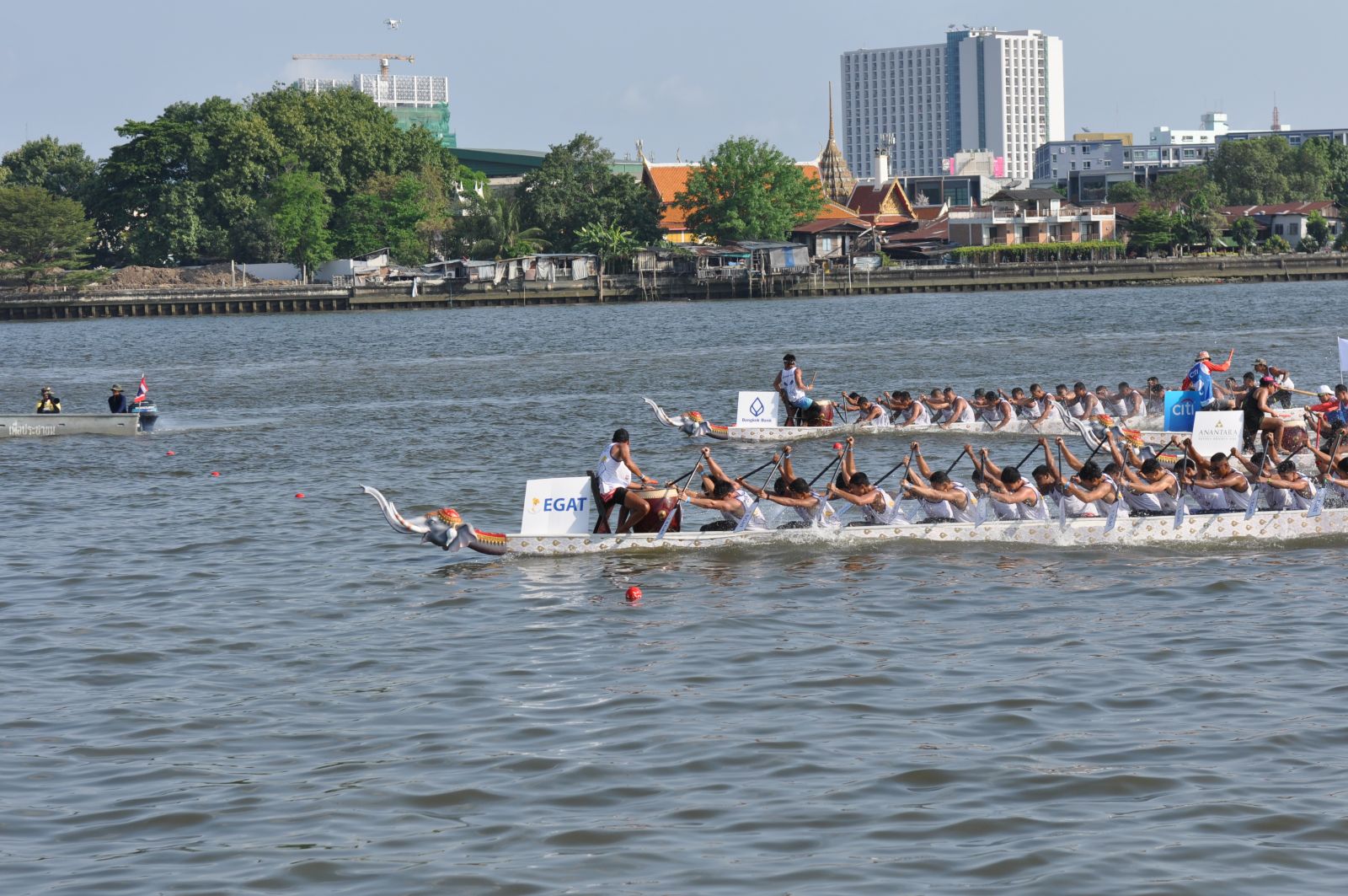 The EGT team leading the Bangkok Bank and Anantara teams o